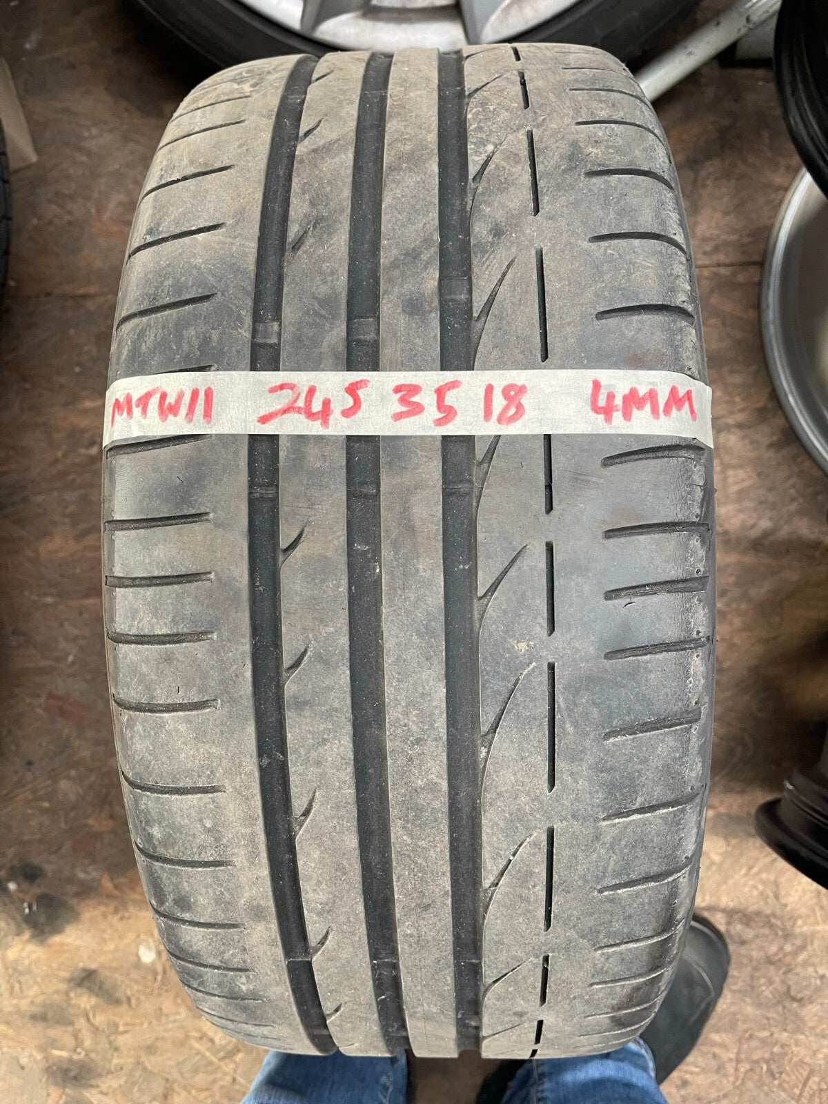 245/35x18 245 35 18 Bridgestone Potenza S001 RSC 88Y ยางเปอร์เซ็นต์ 4mm RUNFLAT