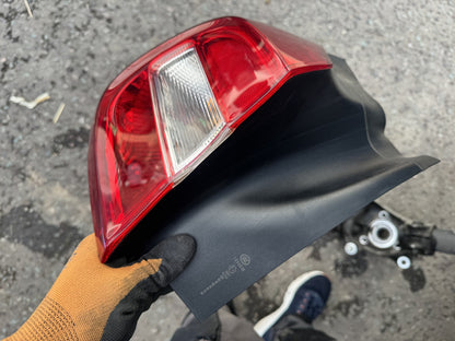 GENUINE MERCEDES GLA X156 2014-2019 REAR LEFT OUTER TAIL LIGHT A1569060758