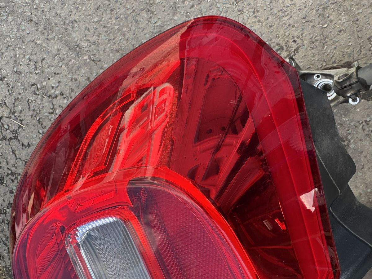GENUINE MERCEDES GLA X156 2014-2019 REAR LEFT OUTER TAIL LIGHT A1569060758