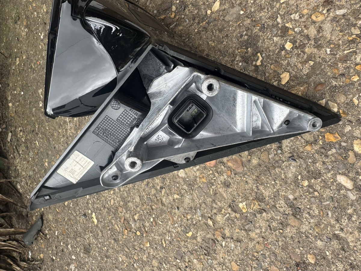 RUSAK ! HANYA UNTUK SPAREPART BMW 640 F06 RHD, Right side mirror set F0154104U6680