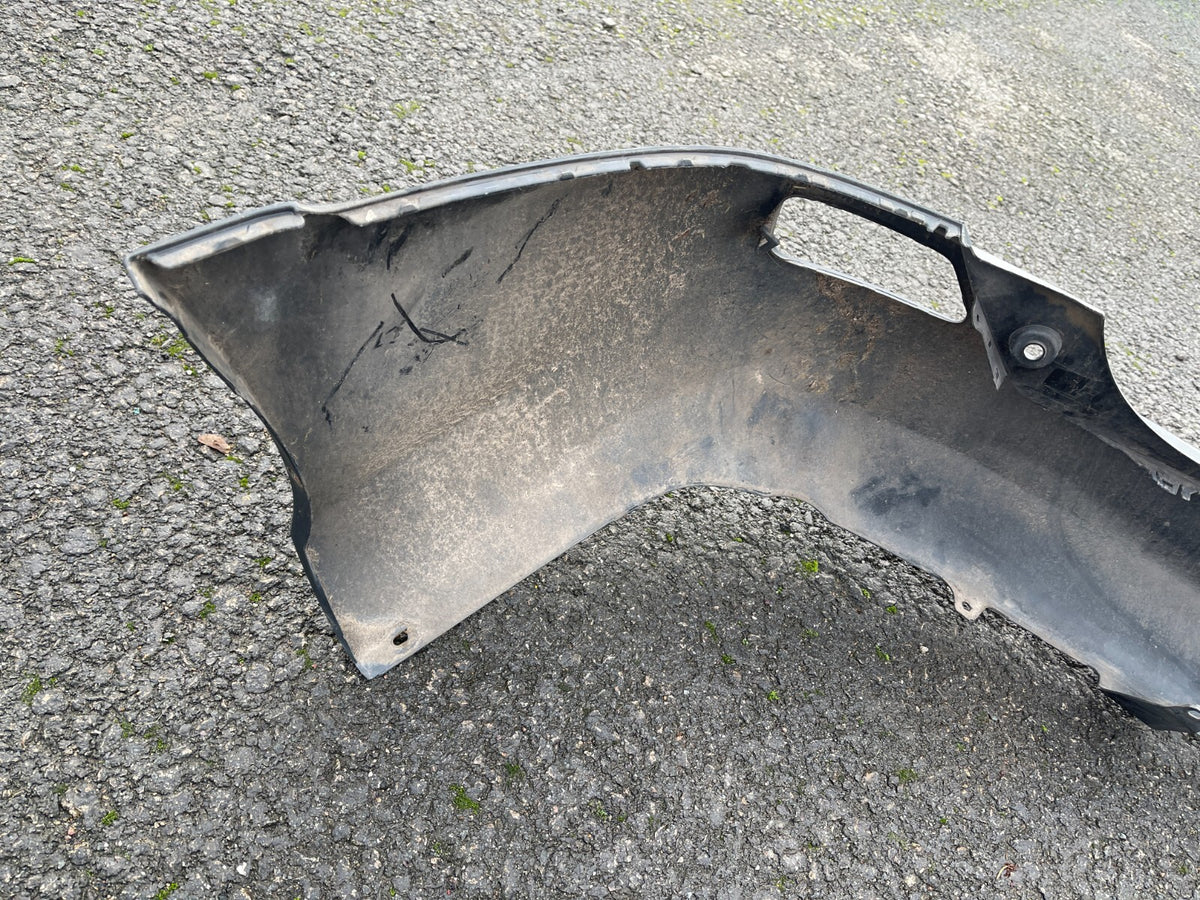 TOYOTA RAV-4 65 bumper belakang baret dan lecet