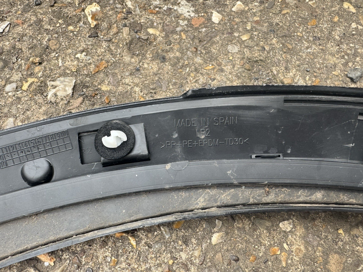 Cupra Formentor Rear LH arch trim se0493y10