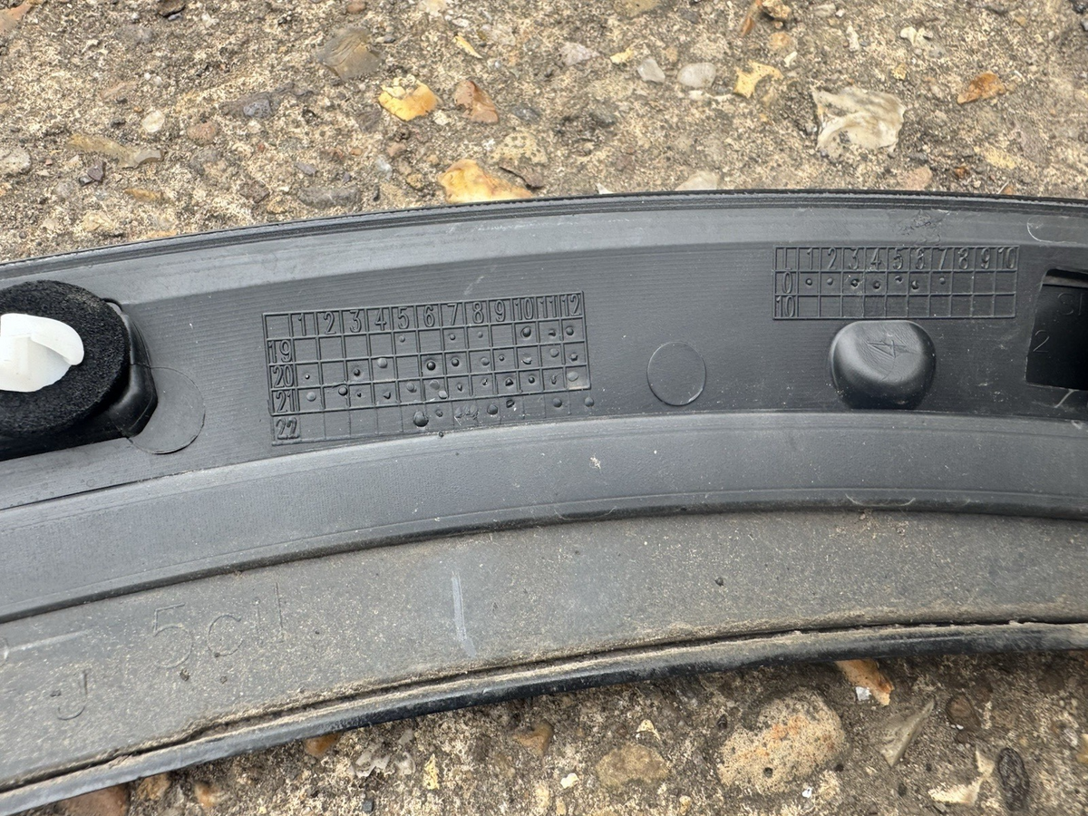 Cupra Formentor Rear LH arch trim se0493y10
