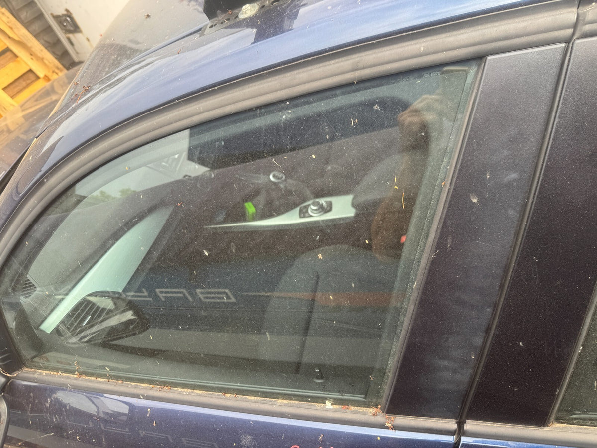2014 BMW 1 SERIES 5 Door Hatchback Blue Left Front Door