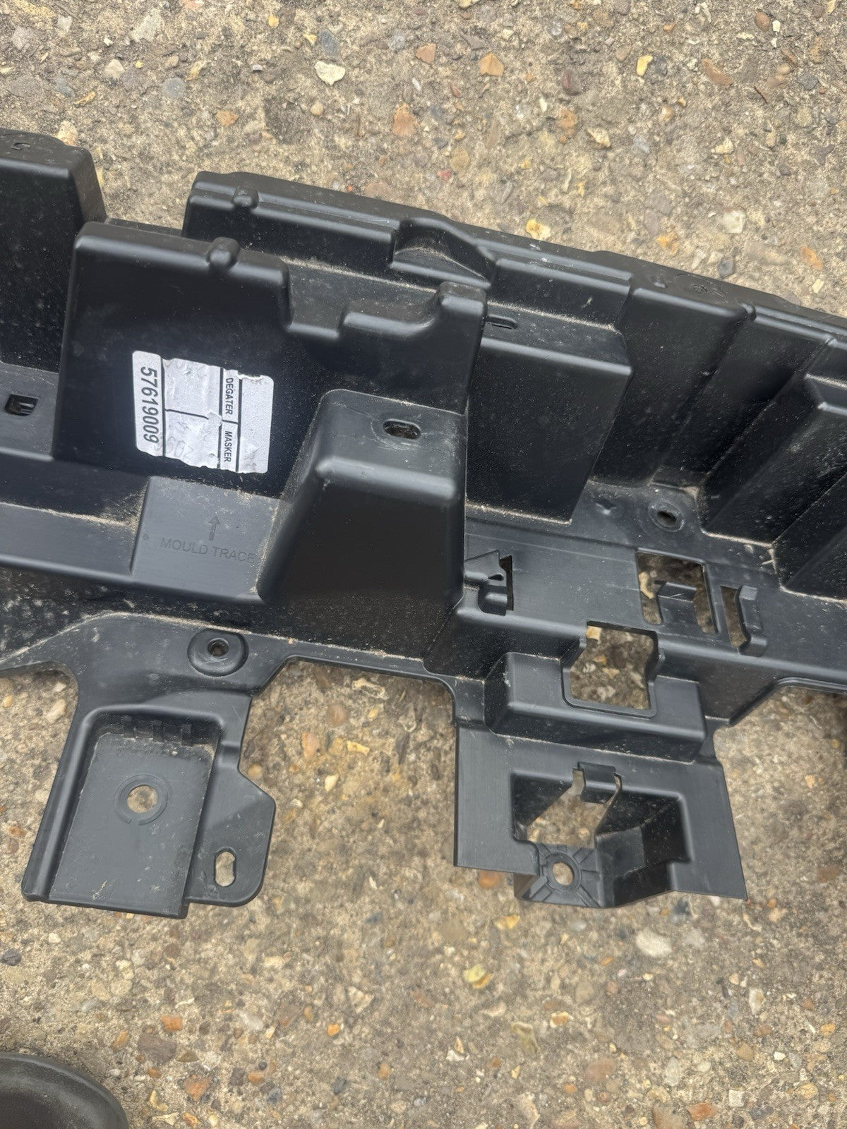 Range Rover Sport L461 ขายึดกันชนหลัง 2022 ON N9X2-17B861-A