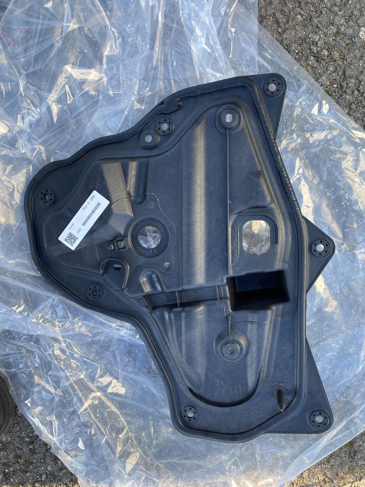 NEW MAZDA 3 MK3 LEFT REAR WINDOW REGULATOR BRACKET BHN97397XA