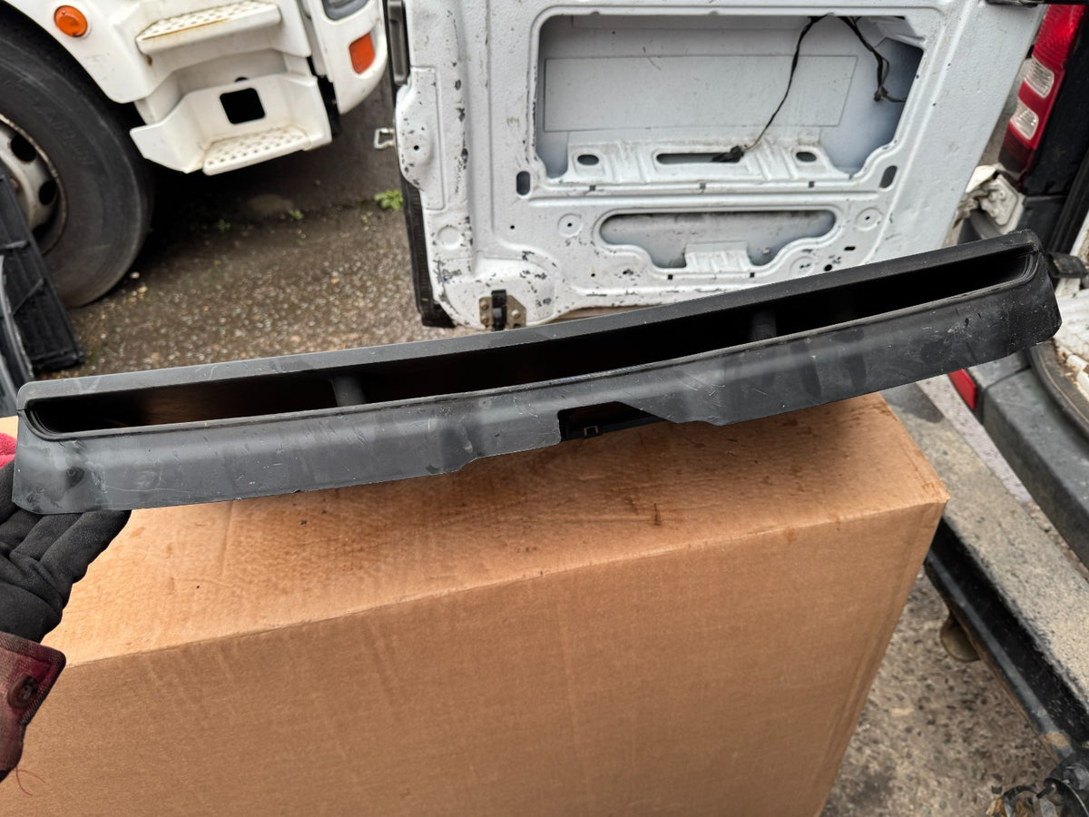 Jaguar I Pace X590 引擎蓋內襯下導風管 J9D316C628A