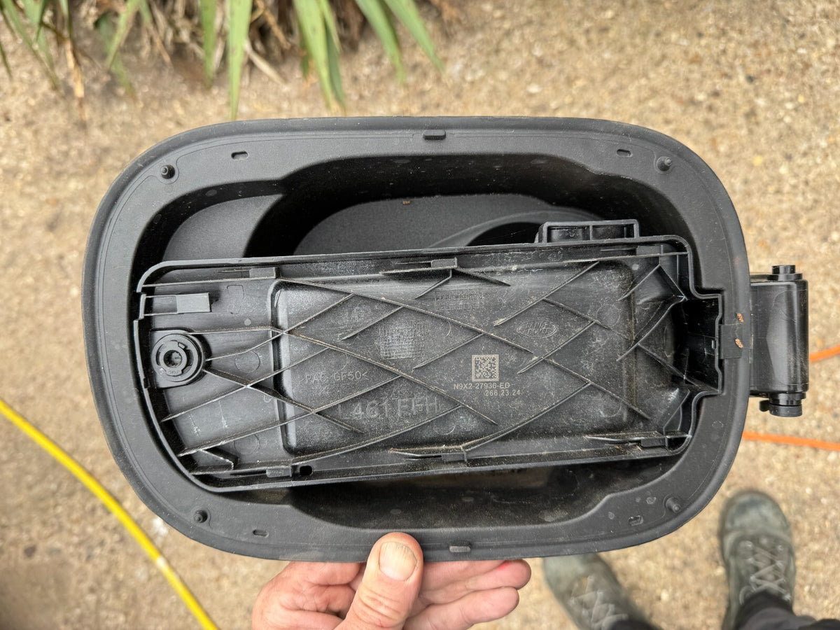 RANGE ROVER SPORT L461 FUEL TANK LID FLAP DOOR CAP COVER HOUSING INSERT 2022-24
