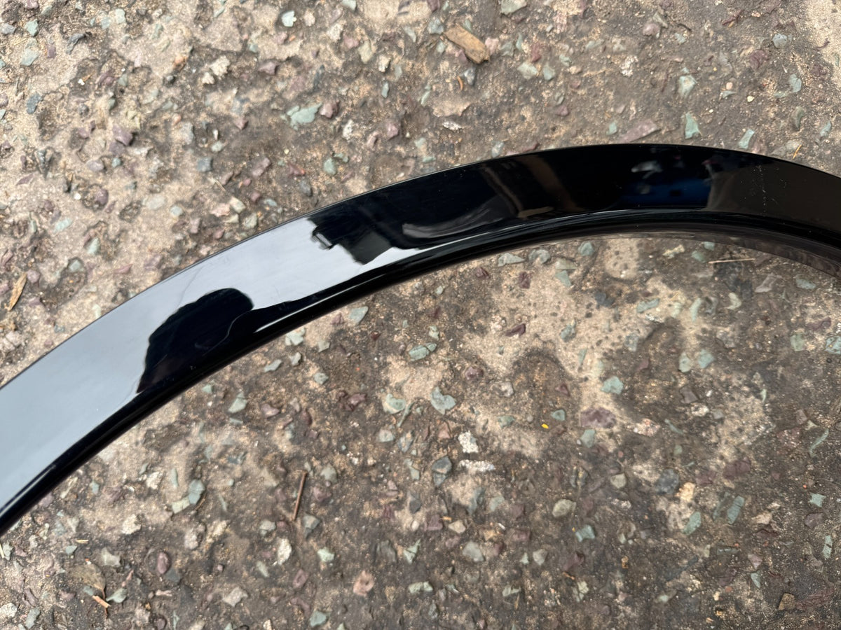 Land Rover Discovery 5 L462 Front Left Wheel Arch Trim HY3M-16A075 2017-2026
