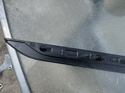 LAND ROVER RANGE ROVER VELAR L560 앞 좌측 도어 몰딩 J8A2-29427-CF