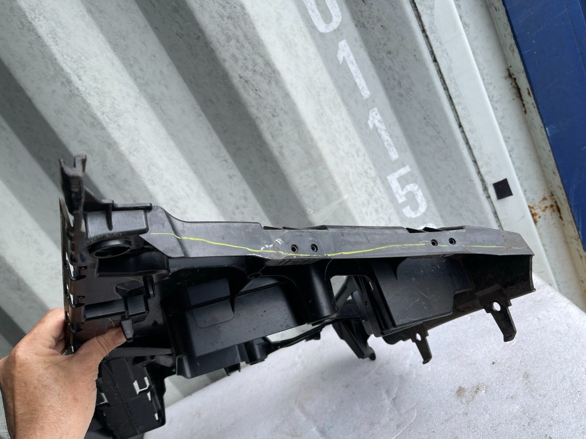 Dudukan G20, Bumper Belakang Kiri M 51128085487 BMW Original
