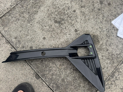 POLESTAR 2 2020-ON FRONT RIGHT BUMPER FOG LIGHT TRIM 31663681 CRACKED REPAIR