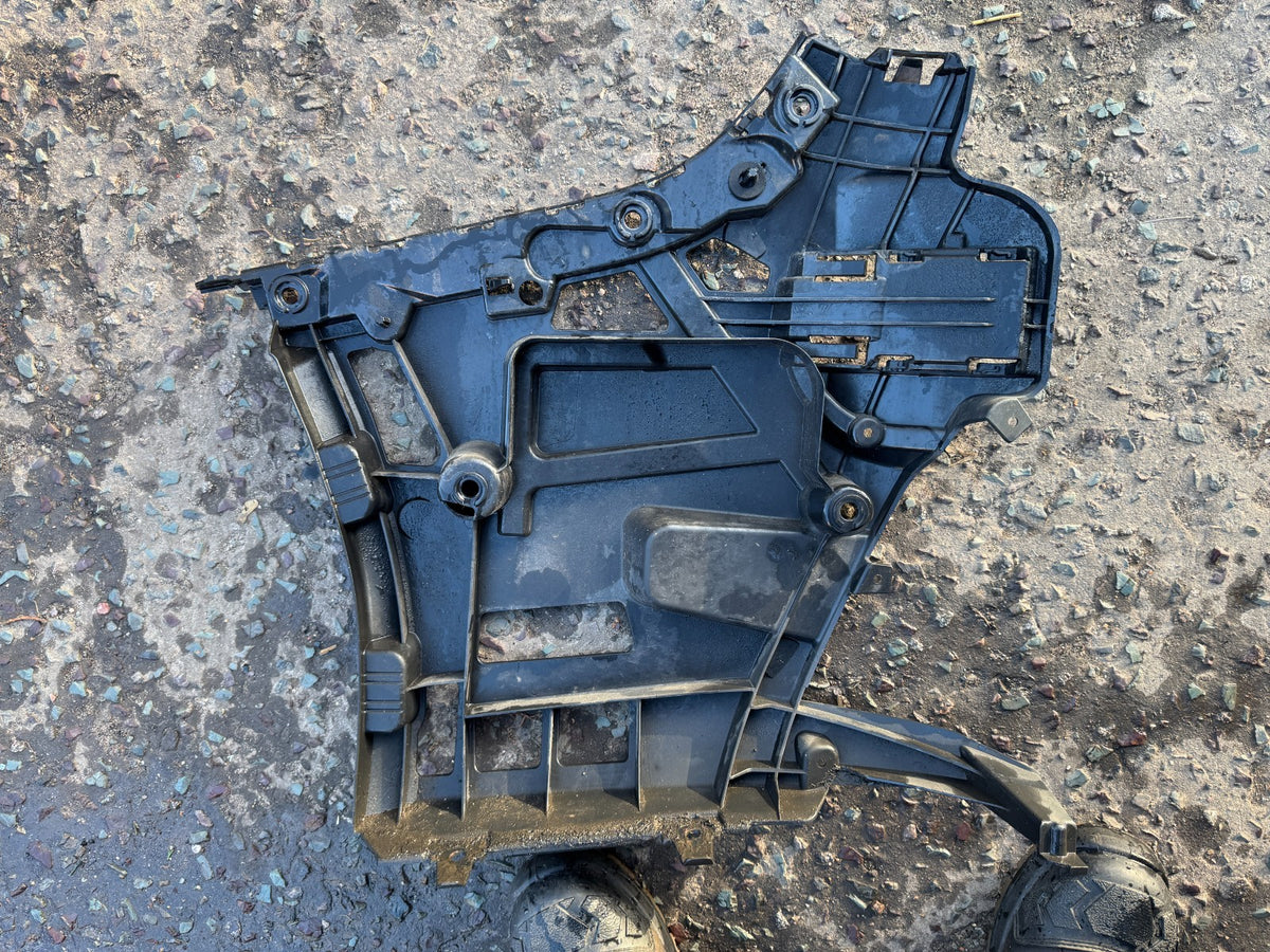 BMW 3 SERIES 2018-2023 G21,G81 BRACKET DALAM BUMPER BELAKANG RH (KANAN) 7427996