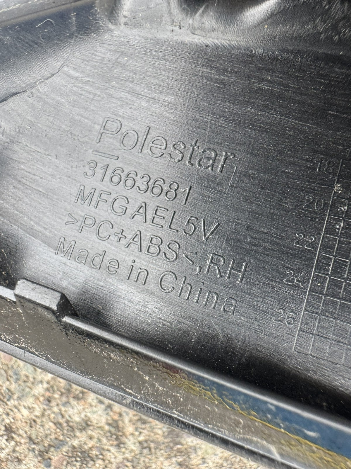POLESTAR 2 2020-ON FRONT RIGHT BUMPER FOG LIGHT TRIM 31663681 CRACKED REPAIR