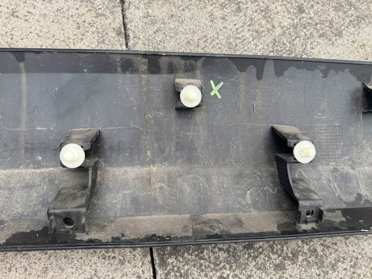 GENUINE NISSAN QASHQAI J12 2021-ON FRONT LEFT LOWER DOOR MOULDING 80871-6UA0A