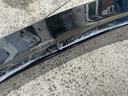 GENUINE LAND ROVER DEFENDER FRONT RIGHT WHEEL ARCH TRIM GLOSS BLACK L8BM-16A074