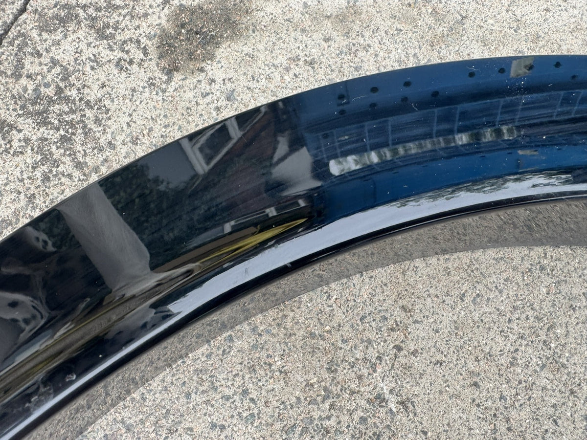 GENUINE LAND ROVER DEFENDER FRONT RIGHT WHEEL ARCH TRIM GLOSS BLACK L8BM-16A074