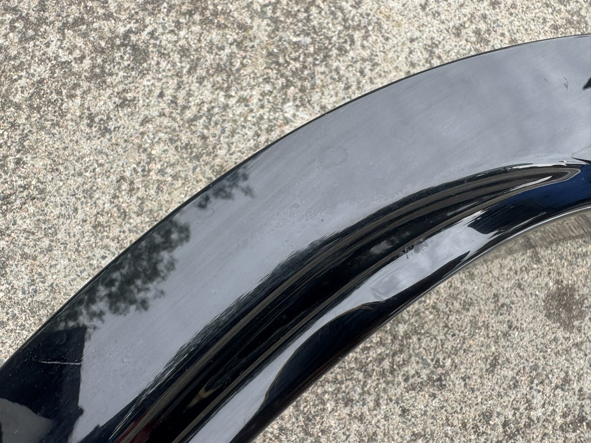 GENUINE LAND ROVER DEFENDER FRONT RIGHT WHEEL ARCH TRIM GLOSS BLACK L8BM-16A074