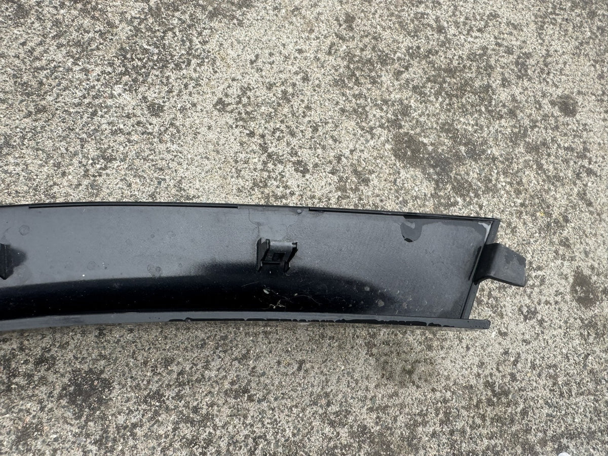 GENUINE LAND ROVER DEFENDER FRONT RIGHT WHEEL ARCH TRIM GLOSS BLACK L8BM-16A074