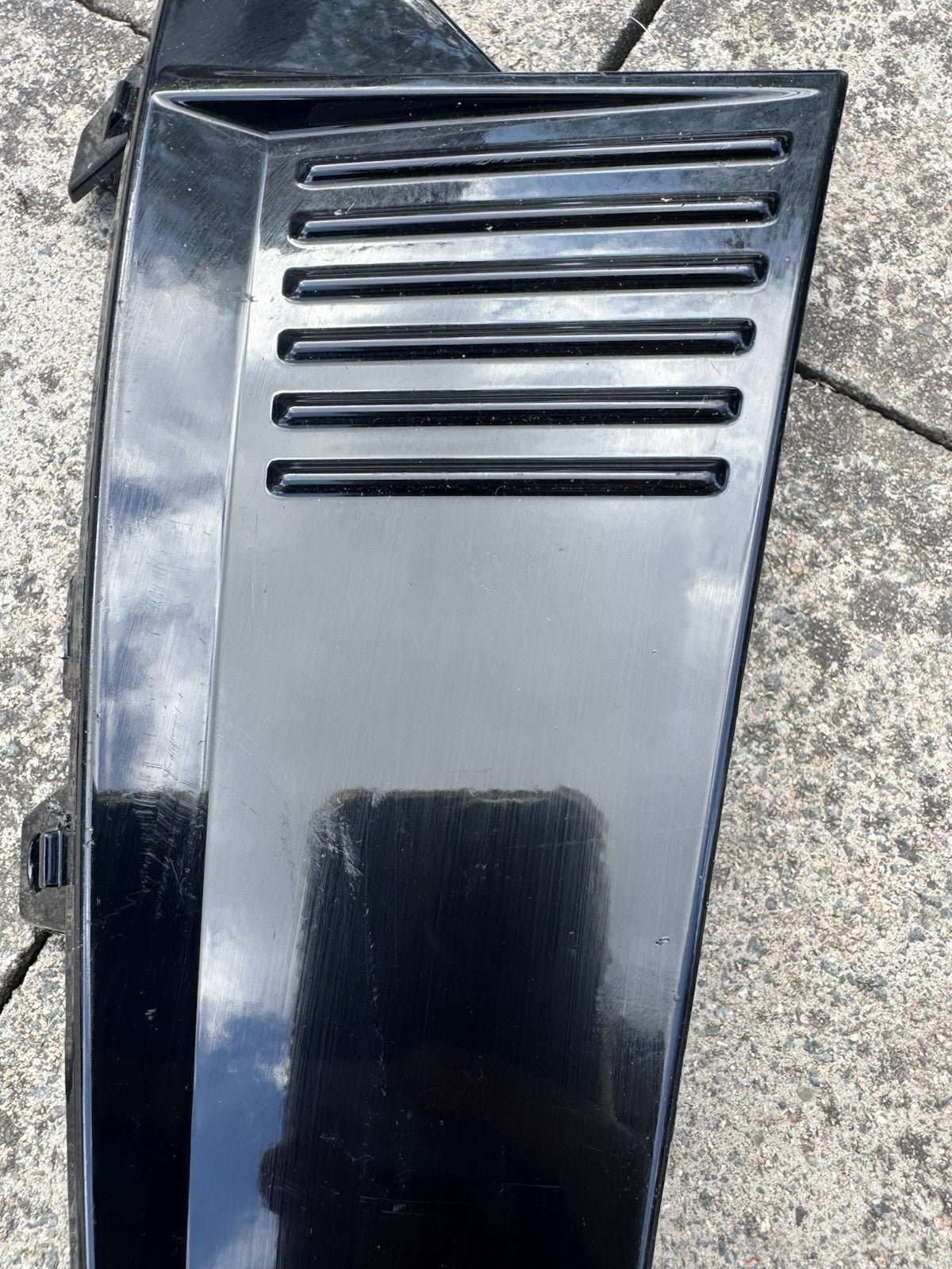 PEUGEOT 5008 MK3 1.2 하이브리드 136 GT 앞우측 범퍼 몰딩 스트립 9841020680 하단