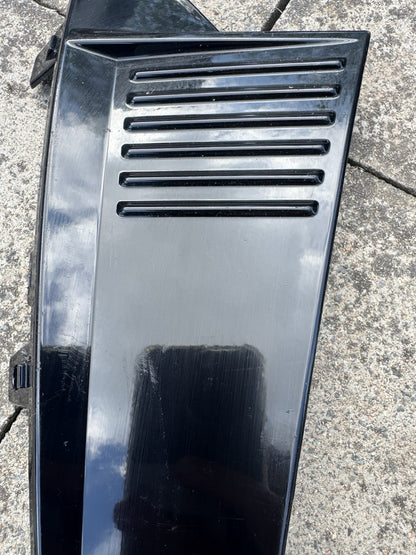 PEUGEOT 5008 MK3 1.2 하이브리드 136 GT 앞우측 범퍼 몰딩 스트립 9841020680 하단