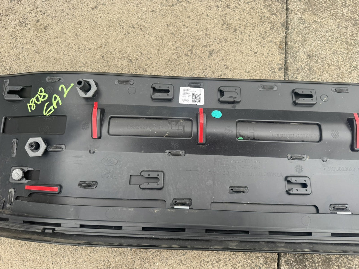 GENUINE LAND ROVER DEFENDER 110 REAR LEFT DOOR MOULDING L8B2-274A49-C 2020-ON