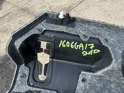 M8E2-45430-C RANGE ROVER L460 수납함 트림 M8E245430C