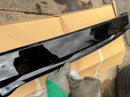 NEW GENUINE RANGE ROVER VELAR REAR TAILGATE BOOT LIGHT N8A215C436AE L560