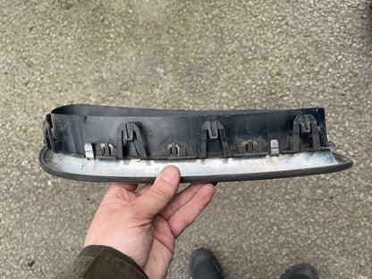 BMW 5 SERIES F10 F11 1LEFT กระจังหน้าไตคู่ ด้านข้าง OEM 7336477