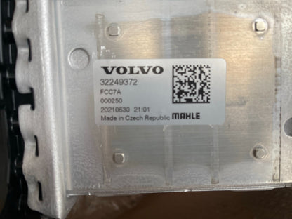 NEW VOLVO XC60 MK2 CHARGE AIR COOLER 32249372 GENUINE