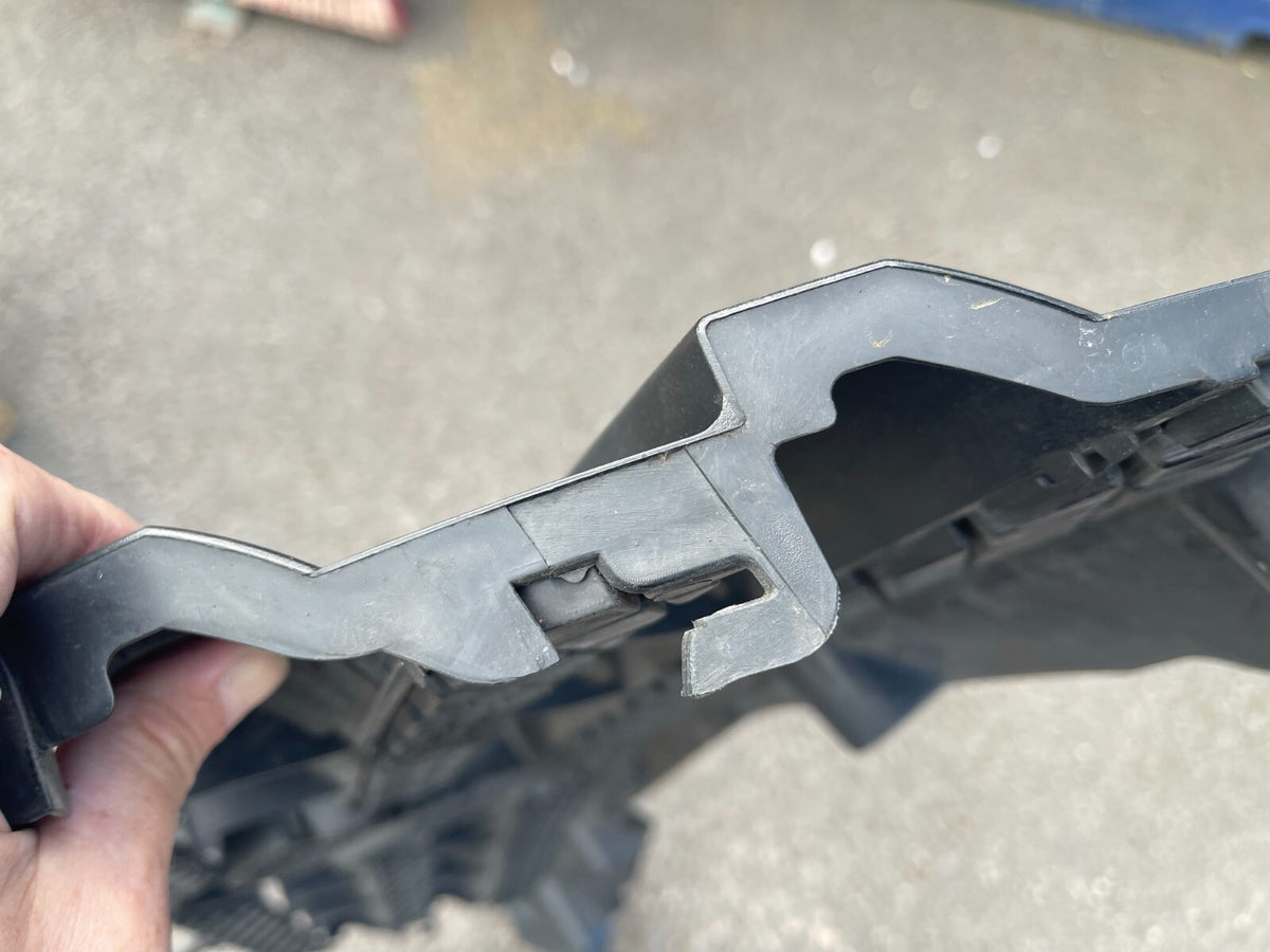 MERCEDES SPRINTER Front Centre Grille 2014 W906 A9068800385
