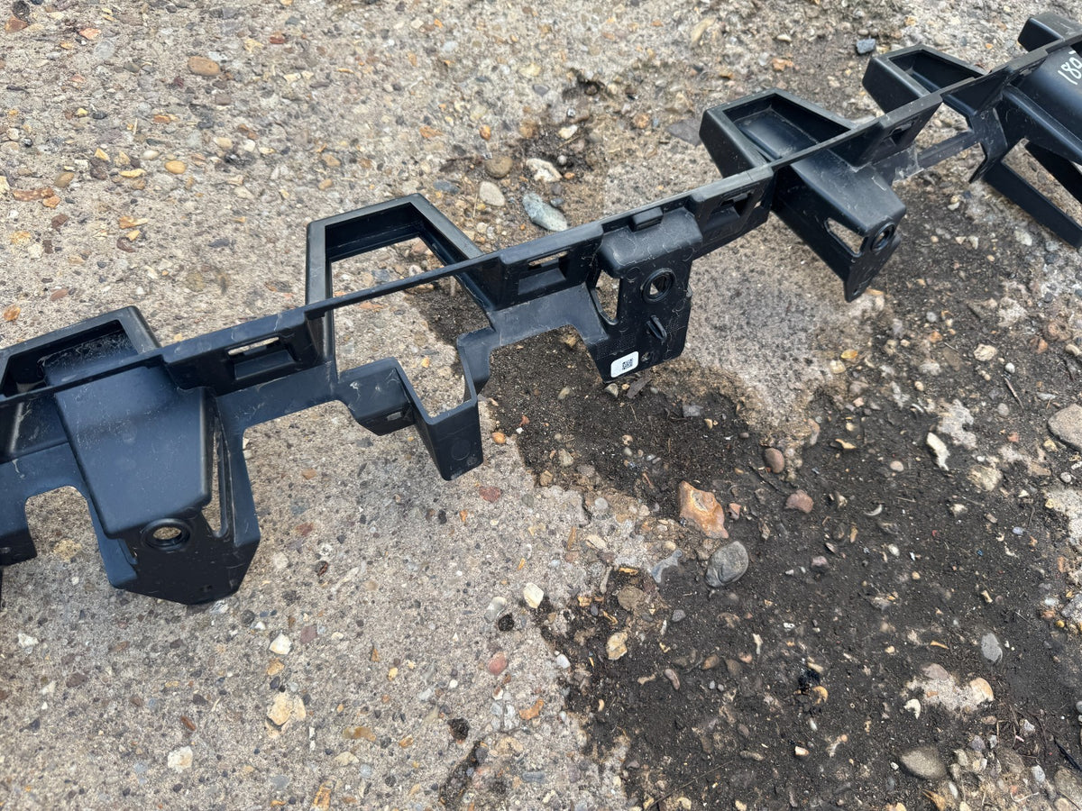 LAND ROVER DISCOVERY 5 REAR BUMPER BRACKET 2022 R-DYNAMIC L462 SE MY42-17B861