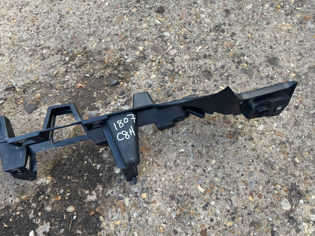 LAND ROVER DISCOVERY 5 REAR BUMPER BRACKET 2022 R-DYNAMIC L462 SE MY42-17B861