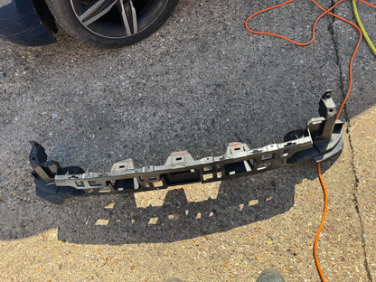 j8a217e855ag RANGE ROVER VELAR L560 REAR BUMPER CENTRE BRACKET 17-ON DAMAGED