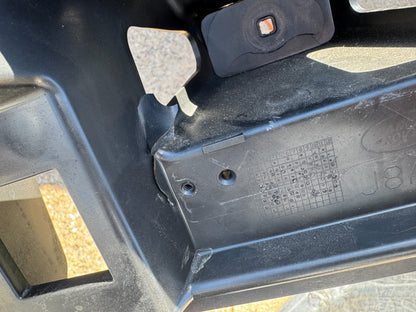 j8a217e855ag RANGE ROVER VELAR L560 REAR BUMPER CENTRE BRACKET 17-ON DAMAGED