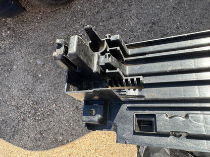 r8e2-19e839-aa Land Rover Range Rover 2024 Radiator Support Slam Panel