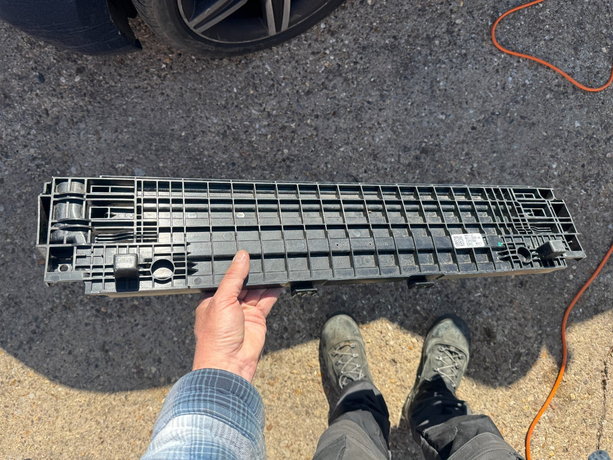 r8e2-19e839-aa Land Rover Range Rover 2024 Radiator Support Slam Panel