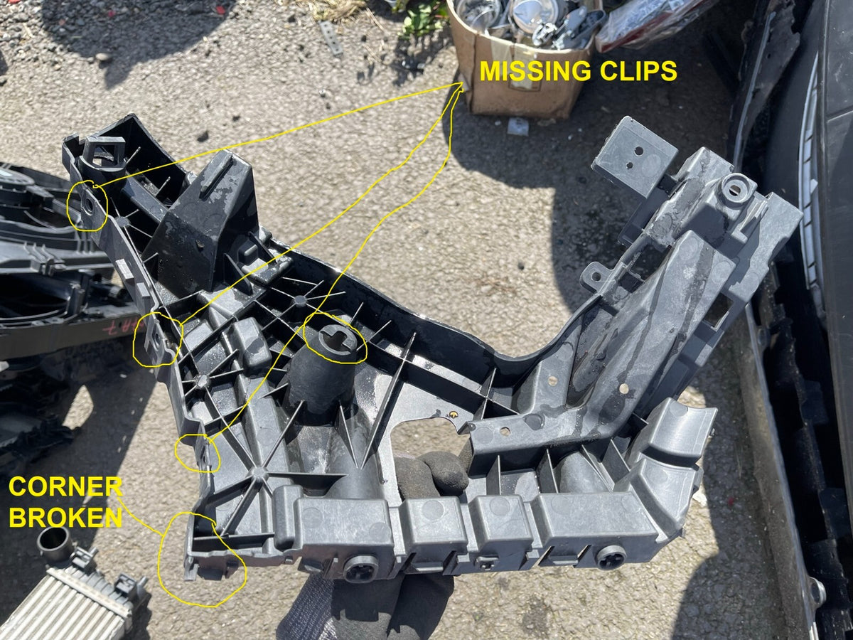 VOLVO XC40 MK1 2.0i 140Kw ขายึดกันชนหลัง ซ้าย 32227484 ชำรุด