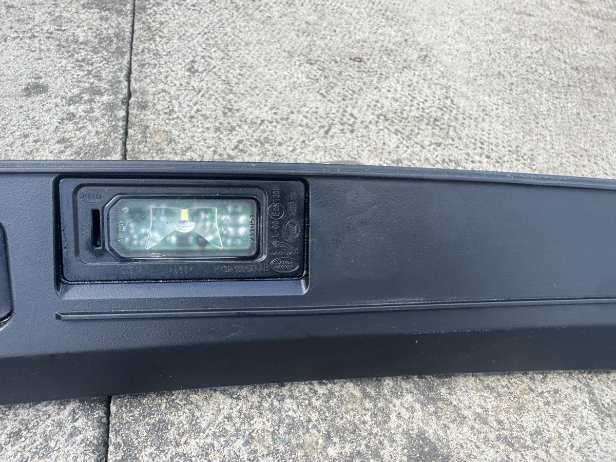 LAND ROVER RANGE ROVER SPORT L461 번호판 등 트림 N9X2-40406