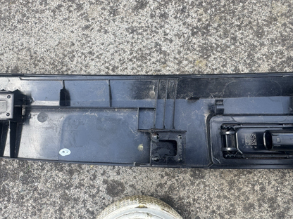 LAND ROVER RANGE ROVER SPORT L461 번호판 등 트림 N9X2-40406