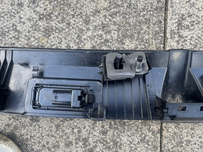LAND ROVER RANGE ROVER SPORT L461 번호판 등 트림 N9X2-40406