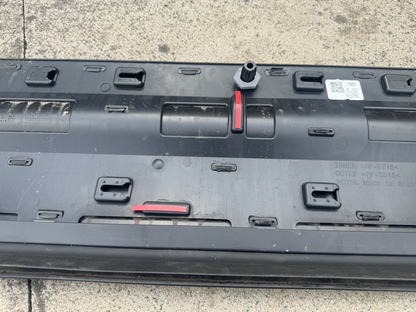 Land Rover Defender 프론트 도어 몰딩 트림 우측 2025 SUV 2/3dr L8B2-21064-C