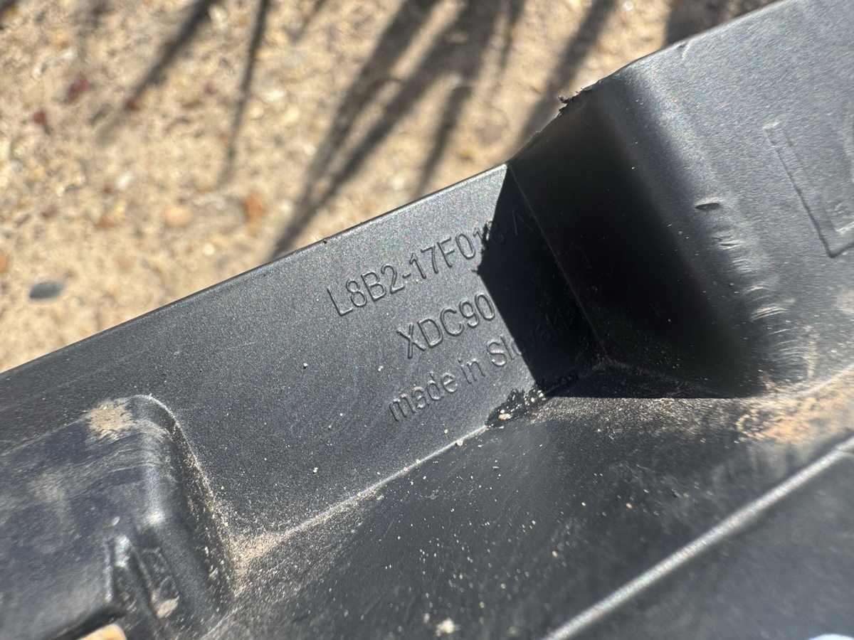 Land Rover Defender 프론트 범퍼 좌측 사이드 트림 2020 ON L8B2-17F018-A 순정