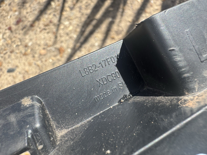 Land Rover Defender 프론트 범퍼 좌측 사이드 트림 2020 ON L8B2-17F018-A 순정