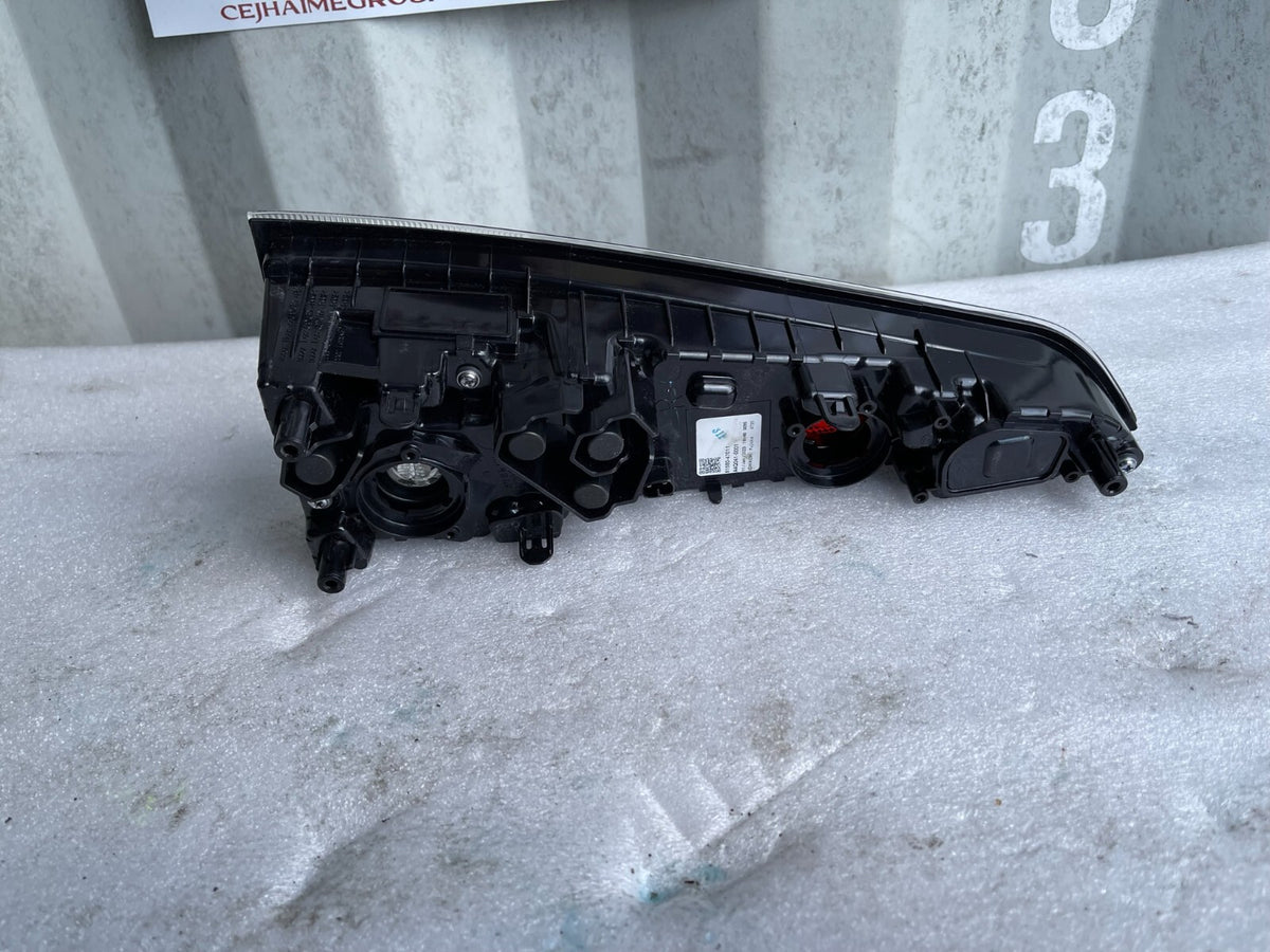 2023 Lampu Belakang - Sisi Kanan Bawah 8158047011 Toyota Prius Original