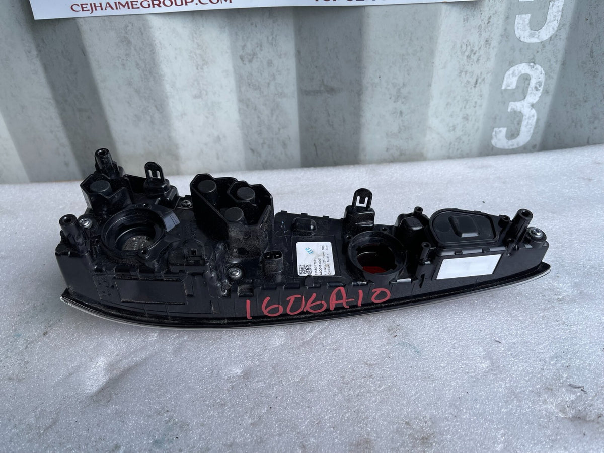 2023 Lampu Belakang - Sisi Kanan Bawah 8158047011 Toyota Prius Original