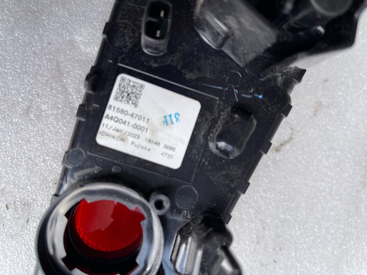 2023 Lampu Belakang - Sisi Kanan Bawah 8158047011 Toyota Prius Original