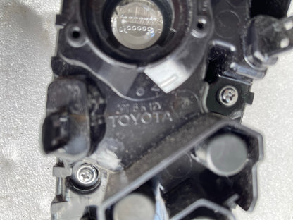 2023 Lampu Belakang - Sisi Kanan Bawah 8158047011 Toyota Prius Original