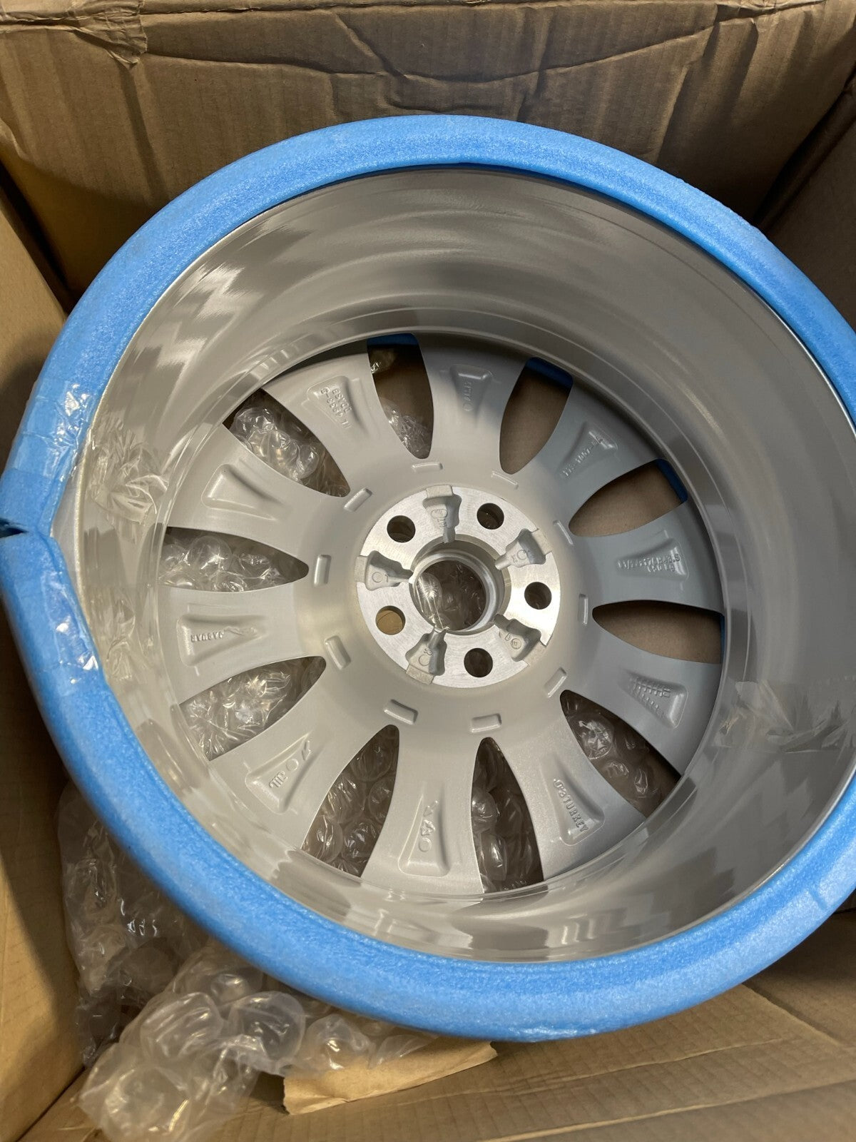 NEW GENUINE JAGUAR XE AERODYNAMIC 10 SPOKE SILVER 17" INCH SINGLE ALLOY WHEEL
