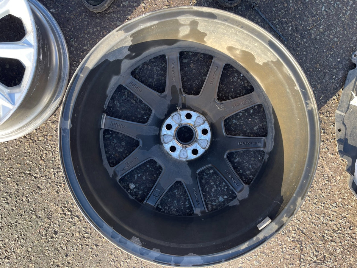 GENUINE RANGE ROVER VELAR L560 21" 8.5J ALLOY WHEEL L8A21007CA